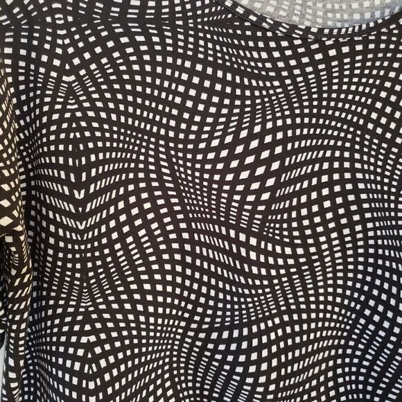 LuLaRoe Simply Comfortable Irma Tunic Top - Picture 2 of 6